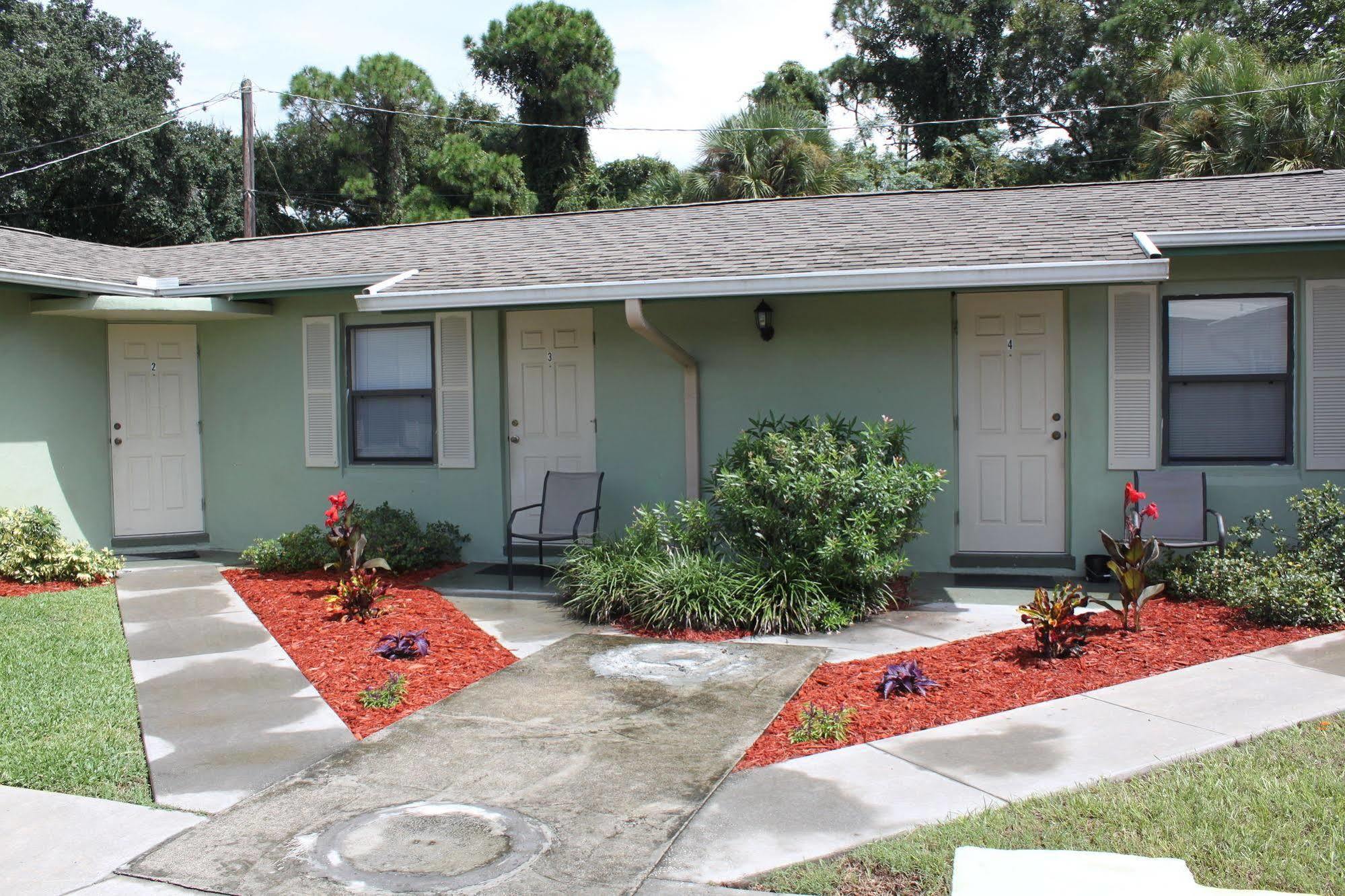 Travel Inn Of Titusville Frontenac Exterior photo